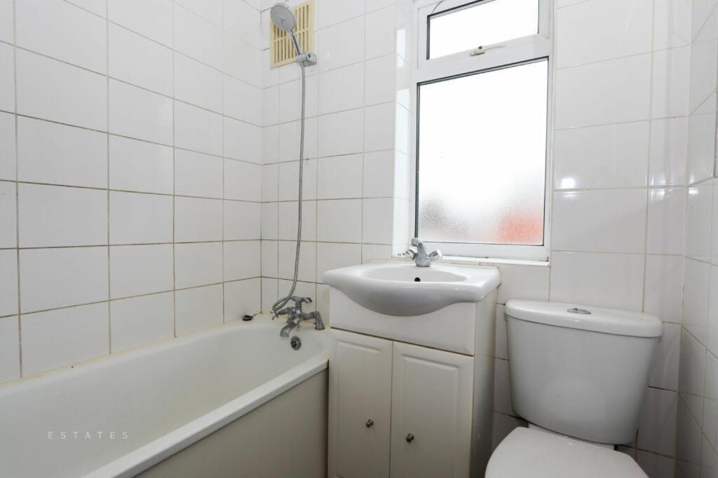 Ritz Place 3 Northolt  ภายนอก รูปภาพ